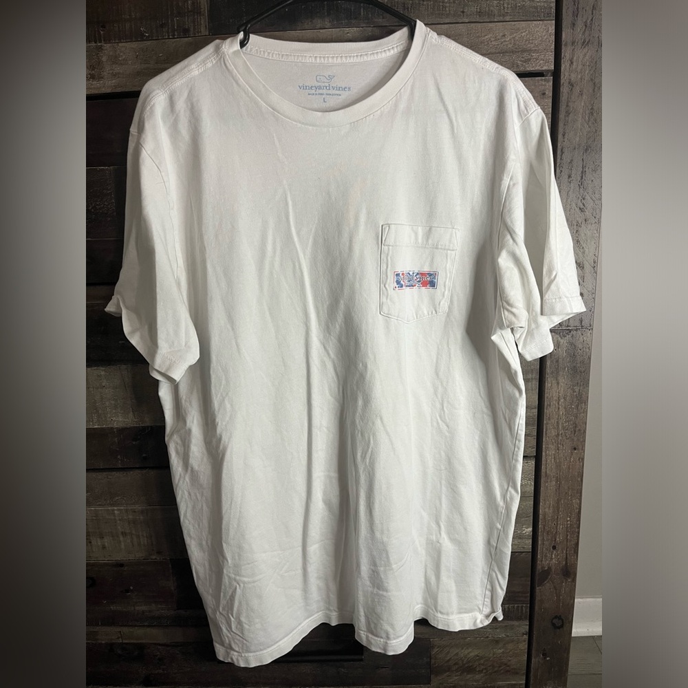 Men’s vineyard vines shirt
